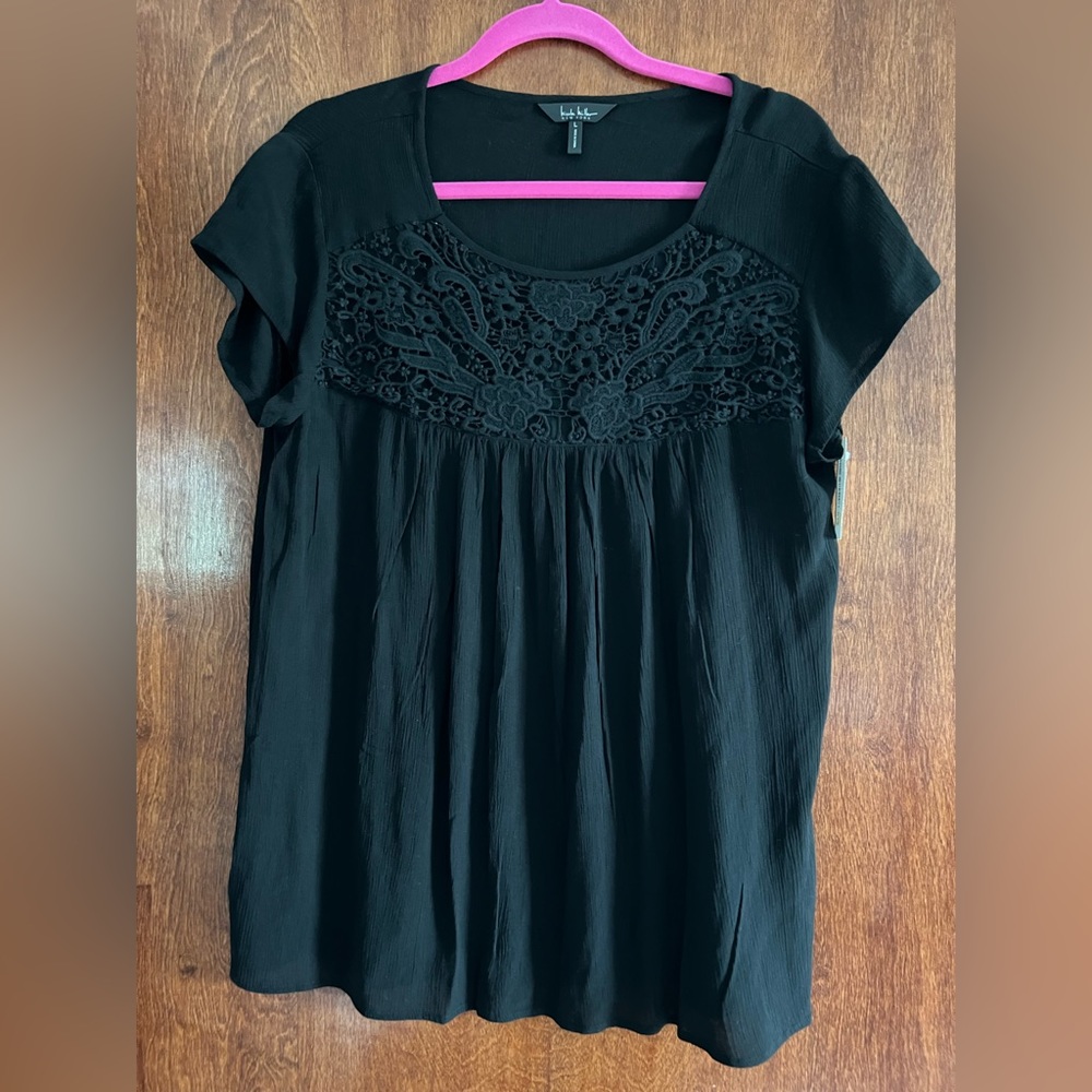 Short sleeve black lace tee